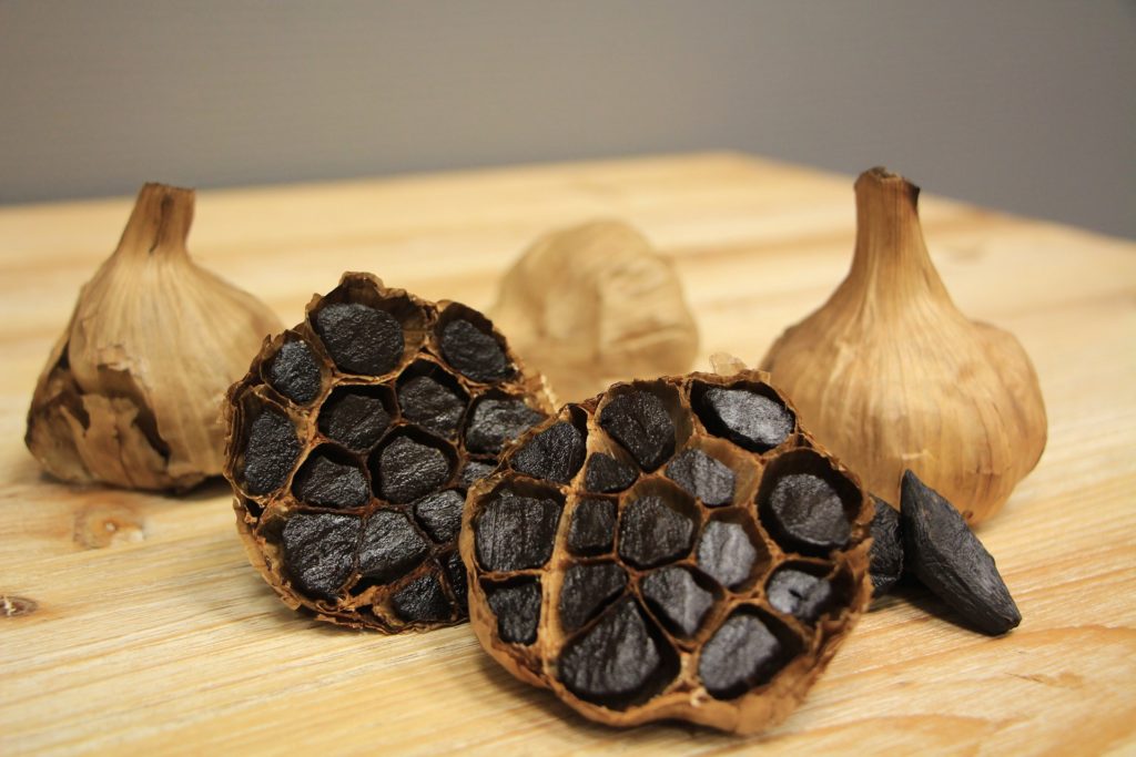 سیر سیاه چه خواصی برای پوست دارد؟